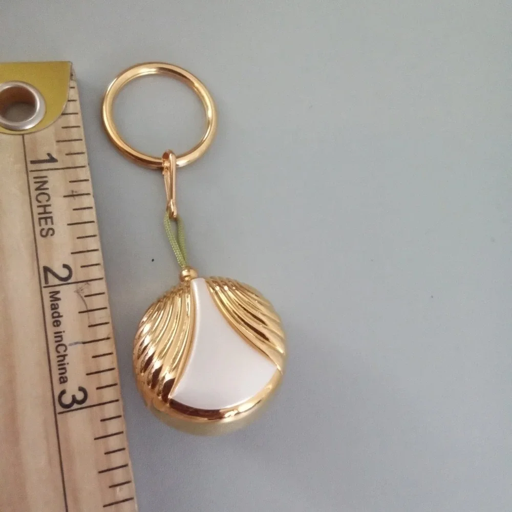 Vintage Avon Pearlesque Key Clip Gold Tone Scalloped Shell White Fob Keychain